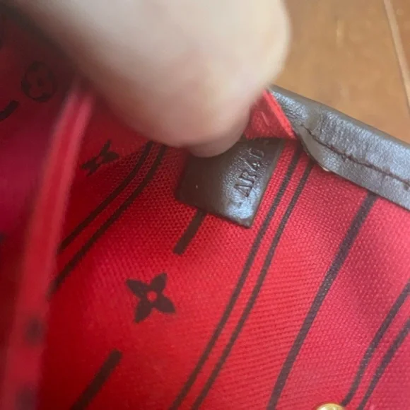 Louis Vuitton Neverfull MM Damier Ebene Tote. - Picture 5 of 8